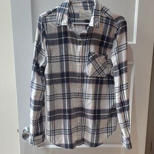 Aeropostale Plaid Button-Up Shirt in Gray, Cream & Pink